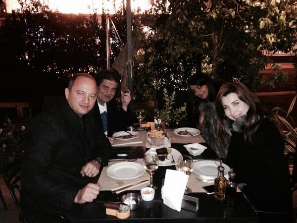 بالصور: نانسي عجرم وزوجها يجتمعان على العشاء مع سمير صفير ...