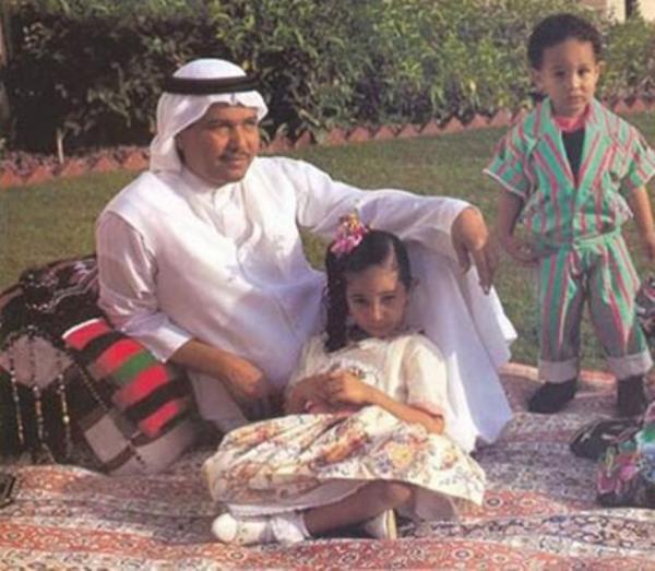 صورة نادرة لمحمد عبده مع أولاده